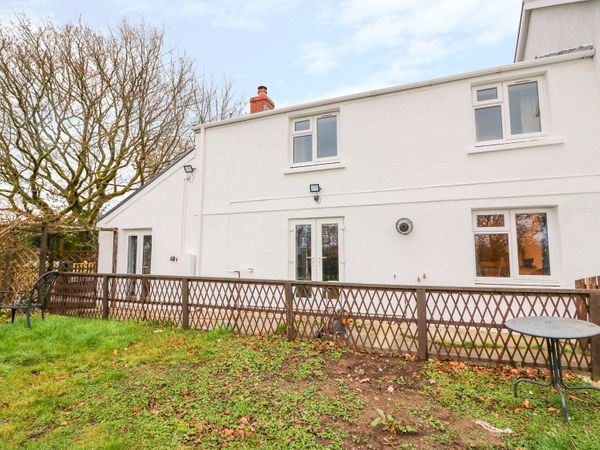 Crooked Hill Cottage Ammanford Betws Self Catering Holiday