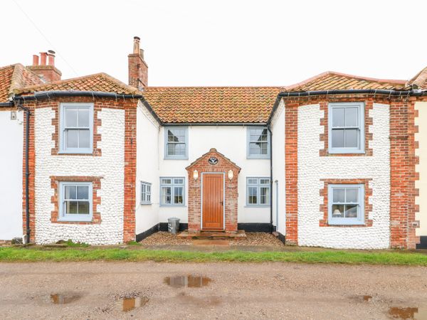 Holiday Cottages in North Norfolk: Beach Cottage, Salthouse | skykescottages.co.uk