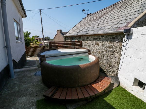 Abersant House Holyhead Rhydwyn Self Catering Holiday Cottage