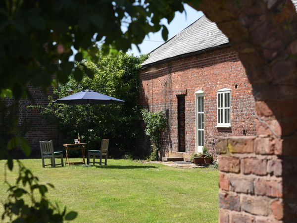 The Barn House Ruyton Xi Towns Queens Park Self Catering