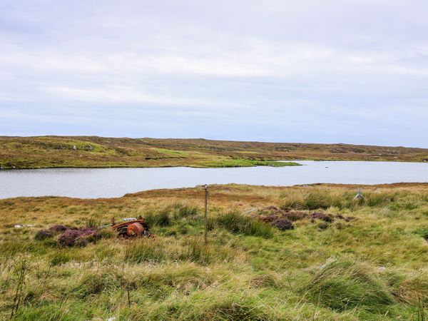 Lochside Cottage Grimsay Bagh Mor Self Catering Holiday Cottage