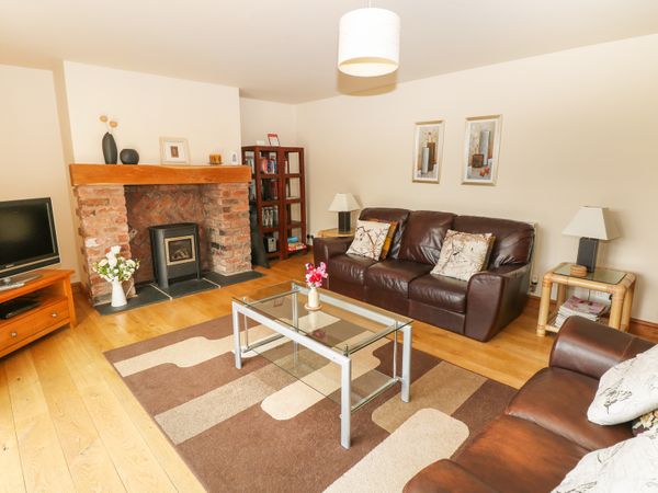 Hurst View Cottage Biddulph Peak District Self Catering