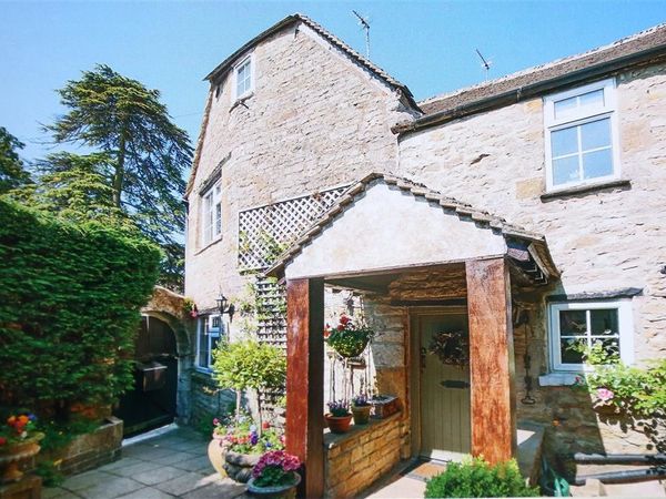 Pike Cottage Stow On The Wold Self Catering Holiday Cottage