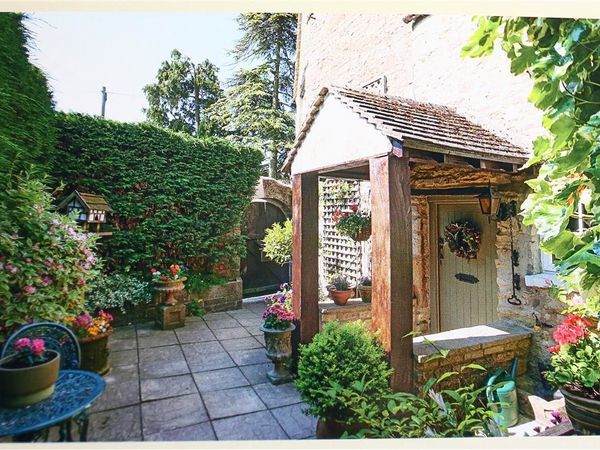 Pike Cottage Stow On The Wold Self Catering Holiday Cottage