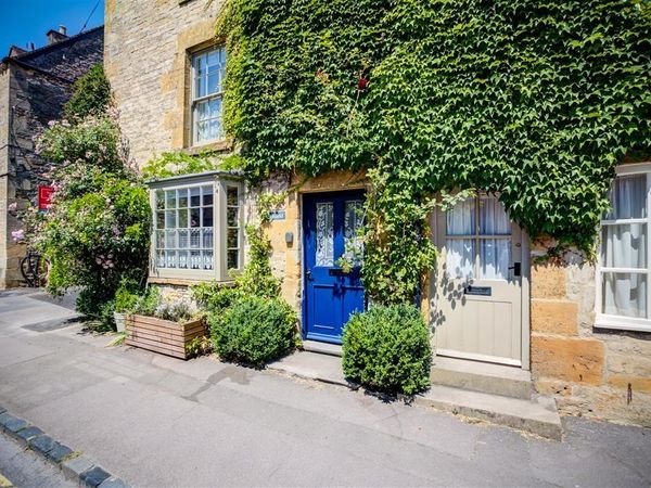 Benfield Stow On The Wold Self Catering Holiday Cottage