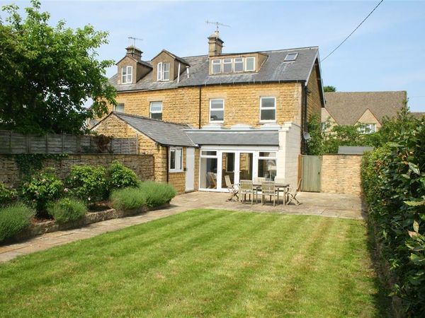 Kimkeri Bourton On The Water Self Catering Holiday Cottage