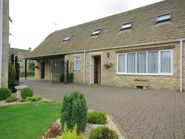 Courtyard Cottage Bibury Arlington Self Catering Holiday Cottage