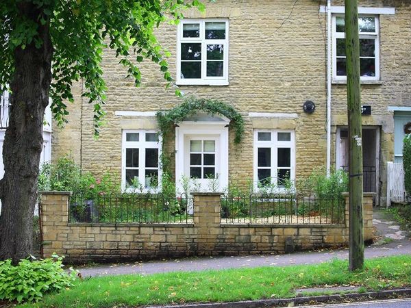 Hare House Chipping Norton Self Catering Holiday Cottage