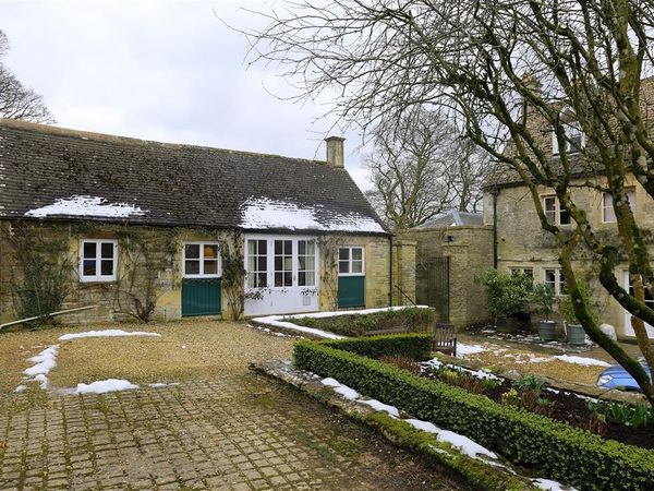Holiday Cottages in Gloucestershire: Hazel Manor Wing, Painswick | sykescottages.co.uk