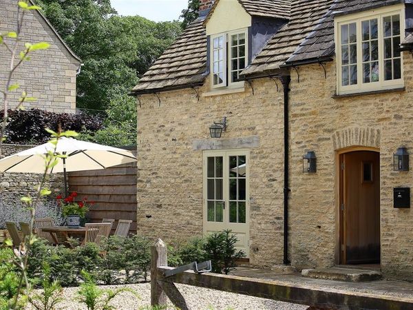Number 11 Hollywell Tetbury Pond Fm Self Catering Holiday