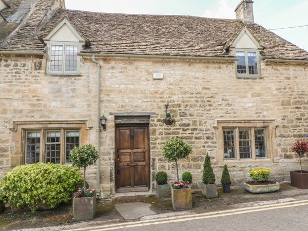 Holiday Cottages in Gloucestershire: Bull Cottage, Burford | sykescottages.co.uk