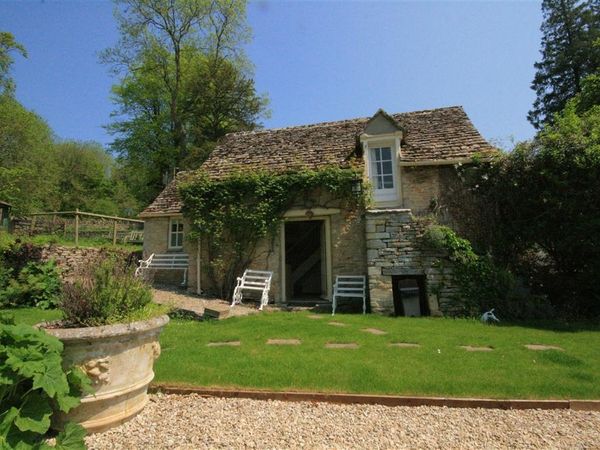 Mayfly Cottage Coln St Aldwyns Self Catering Holiday Cottage
