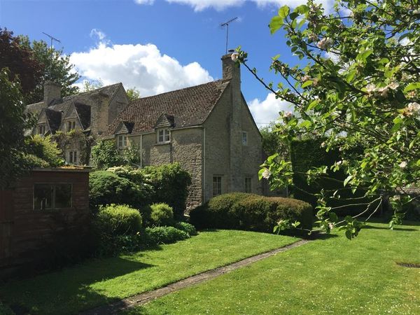 Spring Cottage Bibury Pool Ho Self Catering Holiday Cottage