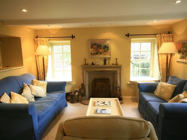 Spring Cottage Bibury Pool Ho Self Catering Holiday Cottage