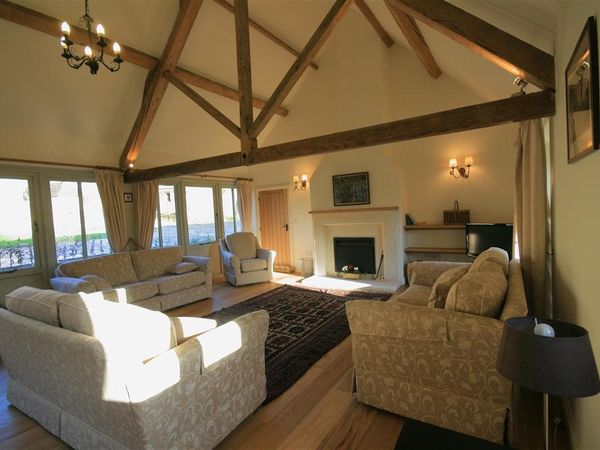 The Long Barn Tetbury Doughton Self Catering Holiday Cottage