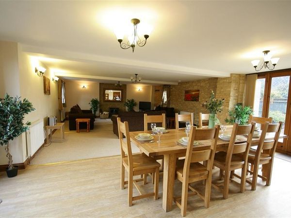 Tithe Barn Lyneham Burford Lyneham Self Catering Holiday