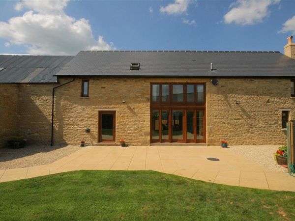 Tithe Barn Lyneham Burford Lyneham Self Catering Holiday