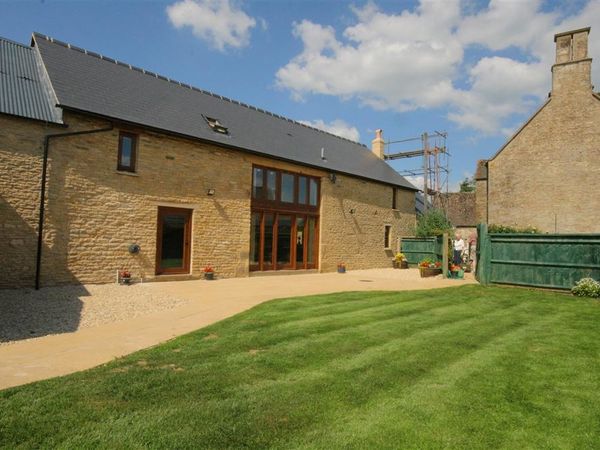 Tithe Barn Lyneham Burford Lyneham Self Catering Holiday