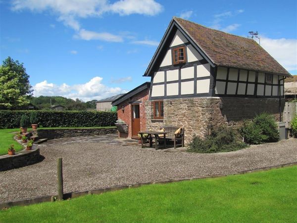 Elephant Cottage Leominster Cross Fm Self Catering Holiday