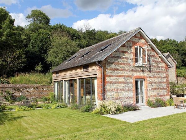 The Cart Barn Ridge South Of England Self Catering Holiday