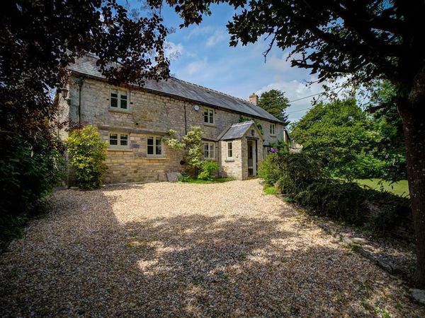 Yew Tree Cottage Northleach Eastington Self Catering Holiday