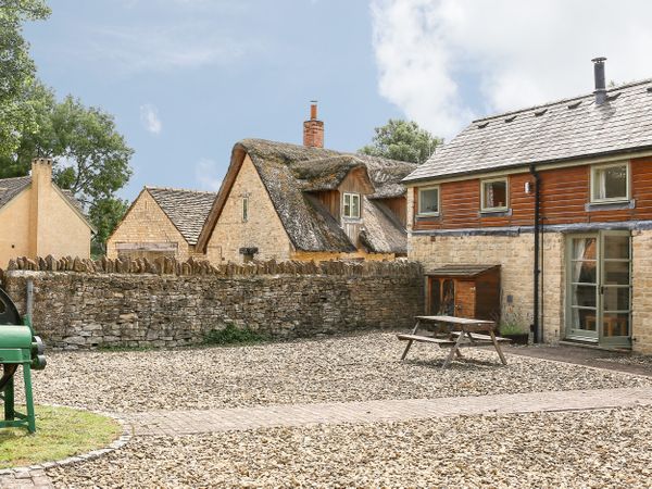 Mill View Cotswold Water Park Cirencester Self Catering