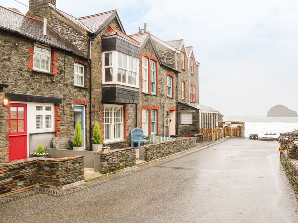 Salty Sea Dog Trebarwith Strand Cornwall Self Catering