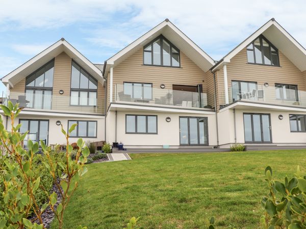 Praa Waves Praa Sands Pengersick Cornwall Self Catering