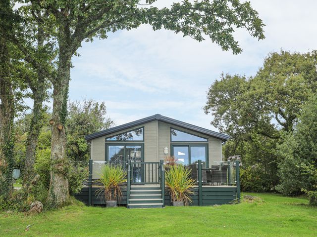 Log Cabin Holidays Uk Self Catering Lodge Breaks Sykes Cottages