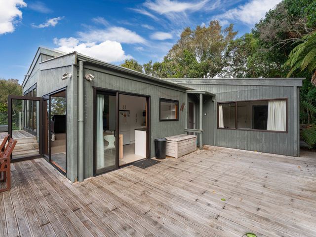 Pukawa Haven - Pukawa Bay Holiday Home - 1028401 - photo 1 