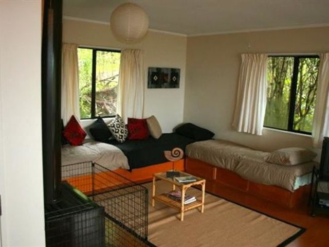 Nestled Atop the Lane - Pukawa Bay Holiday Home - 1028402 - photo 3