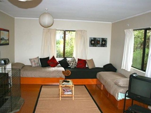 Nestled Atop the Lane - Pukawa Bay Holiday Home - 1028402 - photo 4