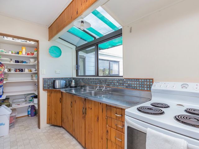 Kiwi Bach at Omaha - Omaha Holiday Home - 1028617 - photo 5