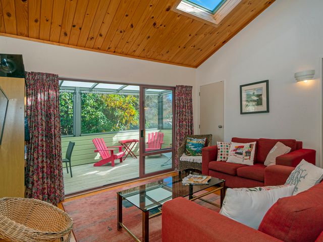 Carefree at Cooks - Cooks Beach Bach - 1029156 - photo 3