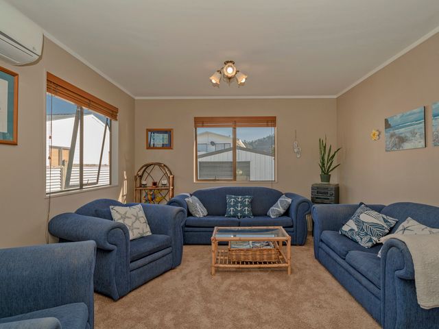 Wonderful Whangamata - Whangamata Holiday Home - 1029179 - photo 4