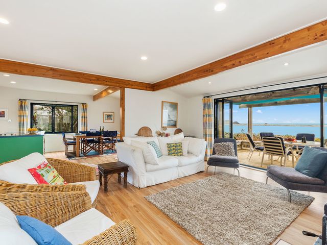 Taste Of Paradise with WiFi!- Mangawhai Heads Home - 1029185 - photo 4