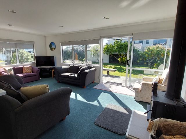 Silver Sands - Cooks Beach Holiday Home - 1029200 - photo 2