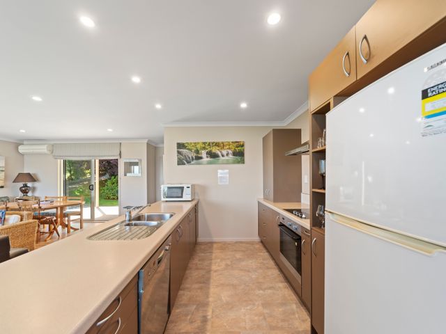 Lakeside Vistas Magic - Rainbow Point Home - 1029507 - photo 3