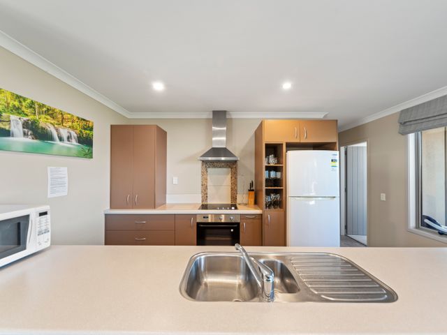 Lakeside Vistas Magic - Rainbow Point Home - 1029507 - photo 4