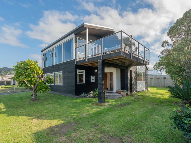 By The Beach - Whangamata Holiday Home - 1029838 - photo 1