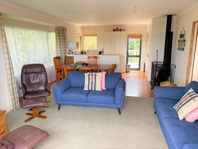 Aqua Views - Kuratau Holiday Home - 1029972 - photo 4