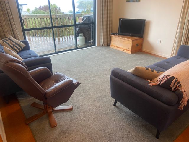 Aqua Views - Kuratau Holiday Home - 1029972 - photo 3