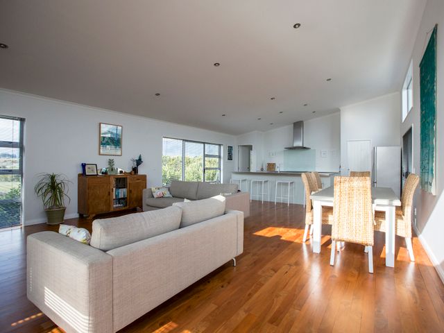 Waikanae Retreat - Waikanae Beach Holiday Home - 1030357 - photo 4