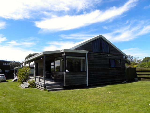 Fun at Wharekaho - Simpsons Beach Holiday Home - 1030485 - photo 1