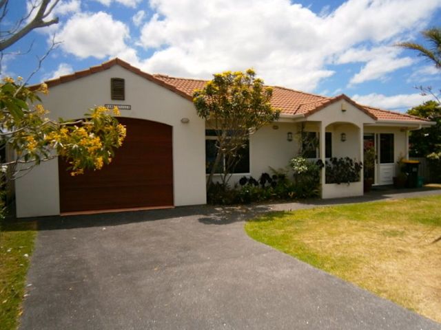 Baskervilla - Whangamata Holiday Home - 1030523 - photo 2
