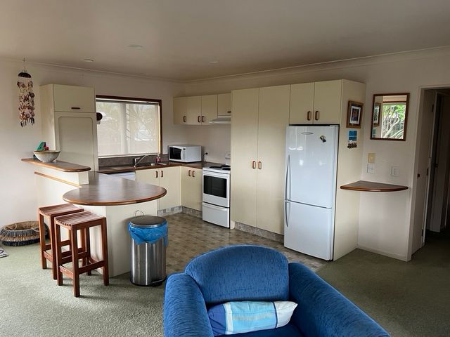 Baskervilla - Whangamata Holiday Home - 1030523 - photo 4