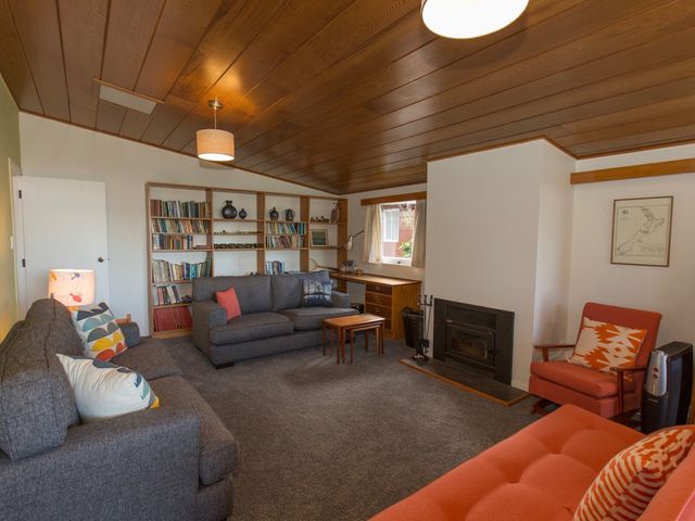 Sixties Cedar Bach - Kuratau Holiday Home - 1030758 - photo 5