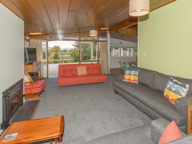 Sixties Cedar Bach - Kuratau Holiday Home - 1030758 - photo 3