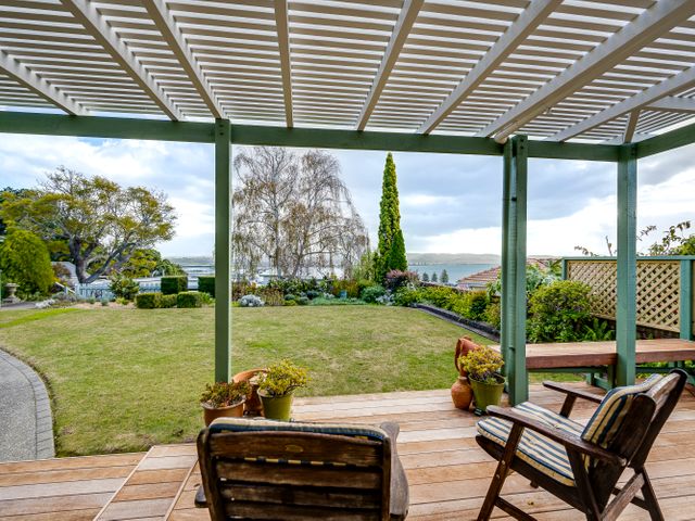 A garden with chairs and a pergola at Jacaranda Lodge - Napier Hill Holiday Home Bluff Hill