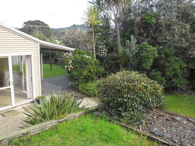 Ocean Beach Honey - Tairua Holiday Home - 1030804 - photo 2